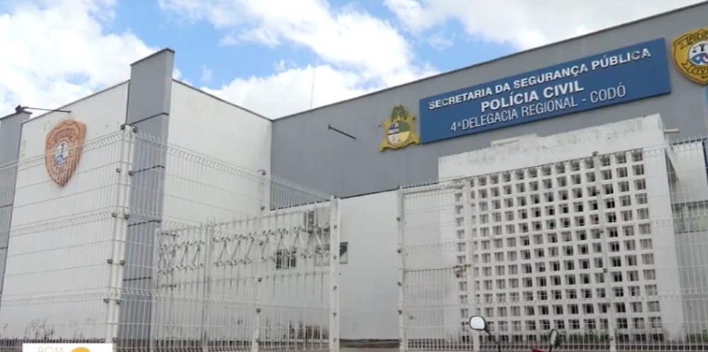 Presos abrem cela e fogem pulando muro de delegacia em Cod&oacute;  &mdash; Foto: Reprodu&ccedil;&atilde;o/ TV Mirante 